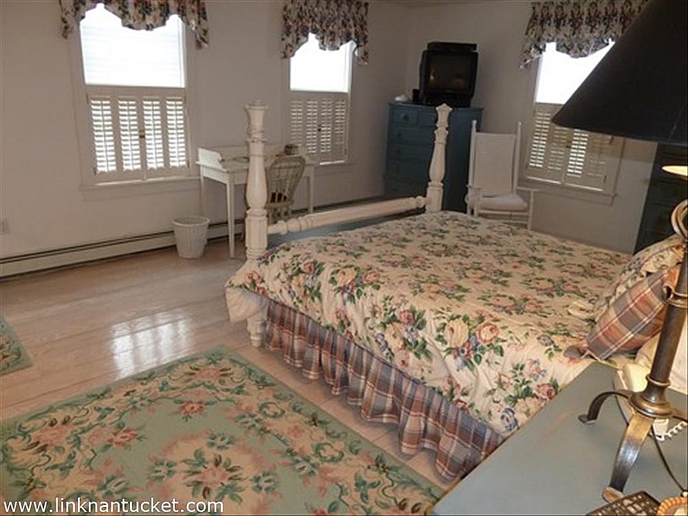 10 Goldfinch Drive Nantucket MA