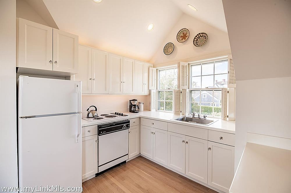 17 Lincoln Avenue Nantucket MA