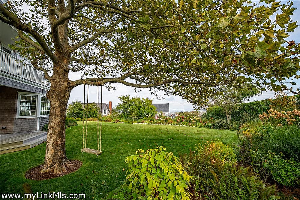 17 Lincoln Avenue Nantucket MA