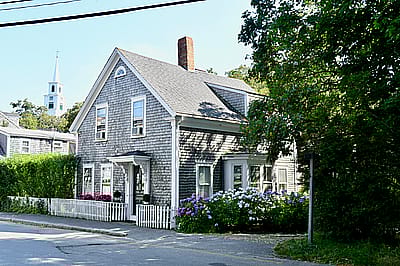 82 Center Street