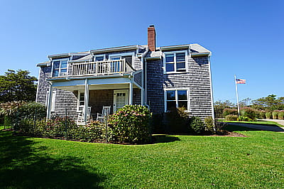 12 Lyons Lane