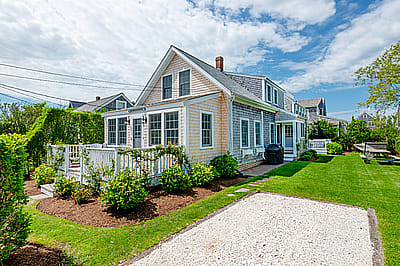 11 East Lincoln Avenue