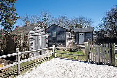 8 Lewis Court