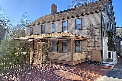 10 Lyon Street