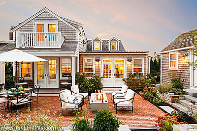 11 Lily Street