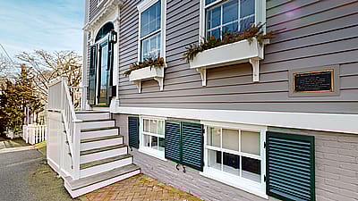 4 Flora Street