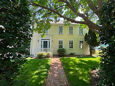 4 Curlew Court