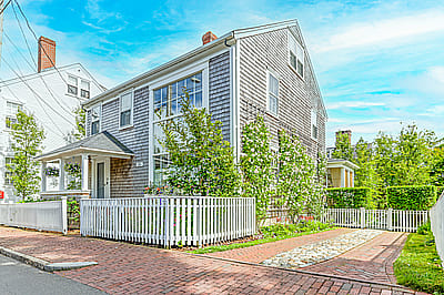 12 Hussey Street