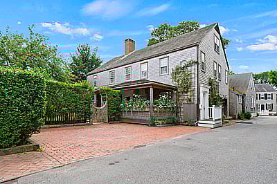 10 Lyon Street