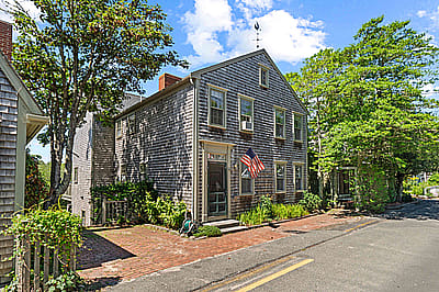 18 Lily Street