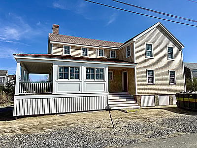  23 East Lincoln Avenue