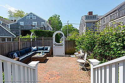  40 Union Street # D